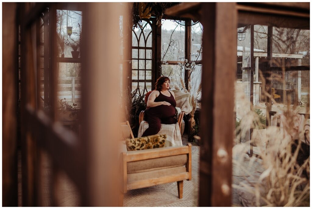 modern maternity photoshoot in a greenhouse